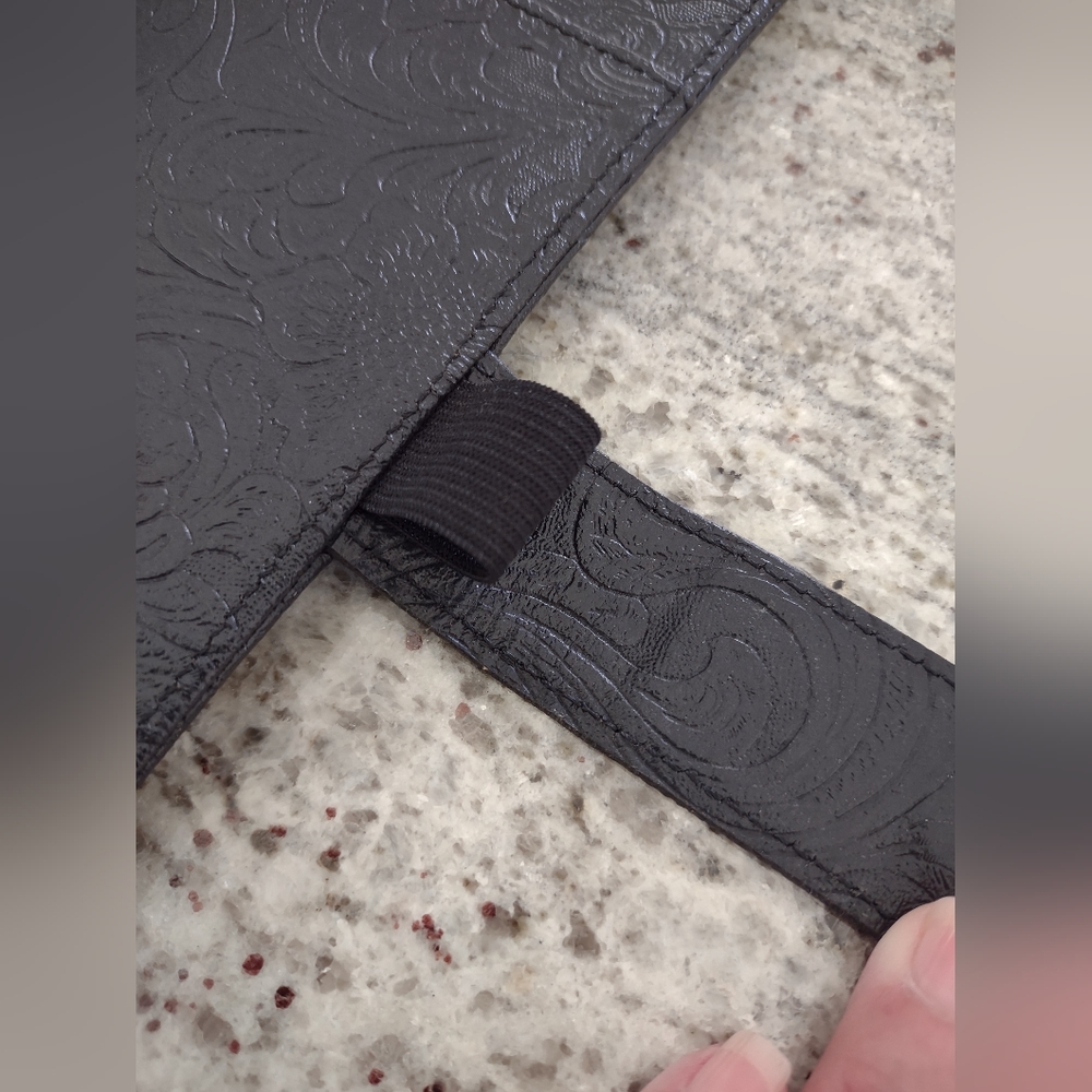 Embossed A5 Binders with Key Chain - Picture 10 of 15